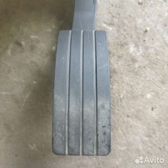 Педаль газа Renault Logan 2