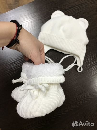 Шапка и пинетки утеплённые