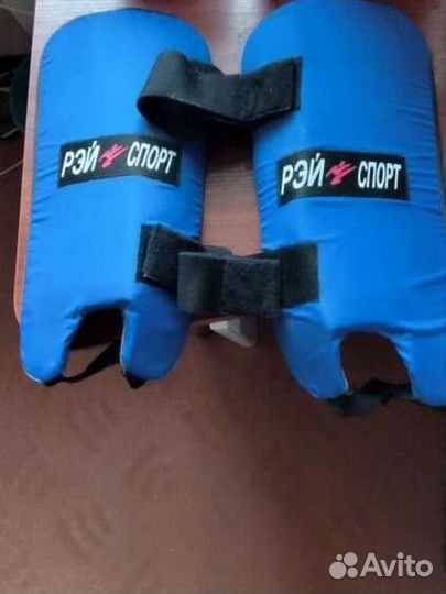 Шлем и накладки на голень