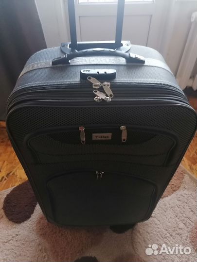 Чемодан на колесах большой тканевый