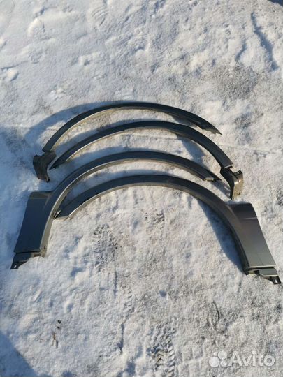 Накладки Subaru Outback 2000 г