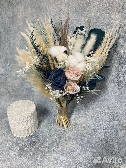 Букеты из сухоцветов и стабилизированных цветов