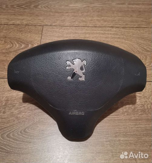 Подушка безопасности в руль Пежо 3008