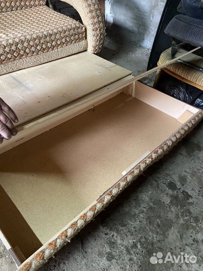 Диван малогоборитный