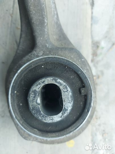 Передний продольный рычаг w211