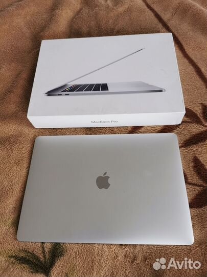 Macbook pro 15 2018 i7 16gb
