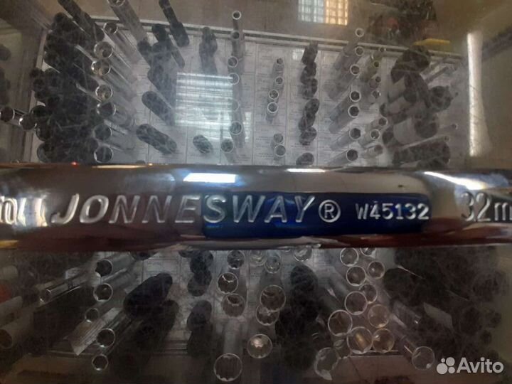 Ключ трещоточный 32 мм Jonnesway W45132