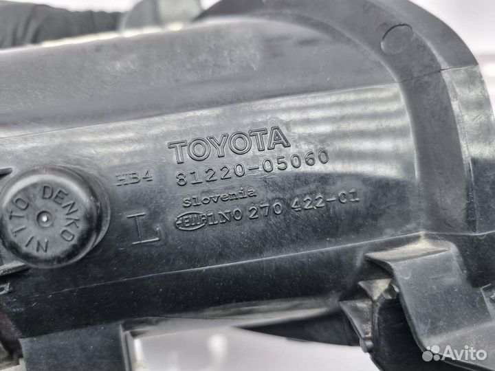 Фара противотуманная левая Toyota Avensis AZT250