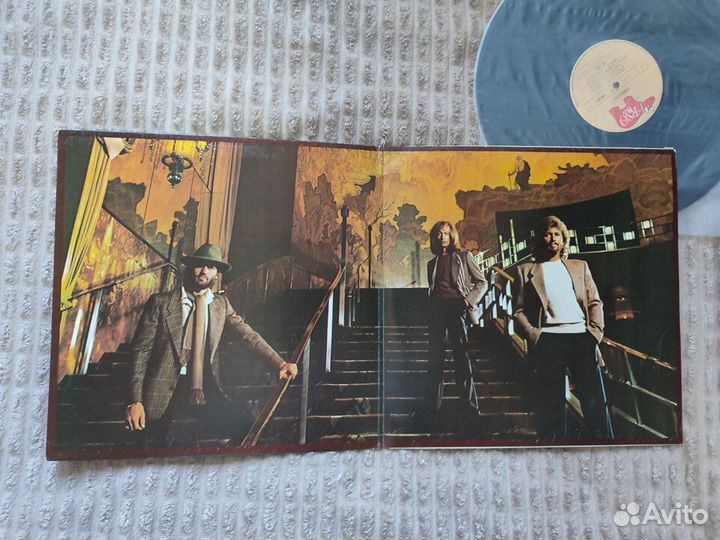 Bee Gees – Living Eyes