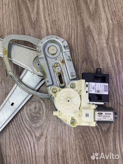 Стеклоподъемник передний левый Ford Focus 2