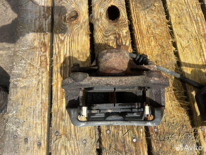 Суппорт передний Opel insignia 2.0T 08-13