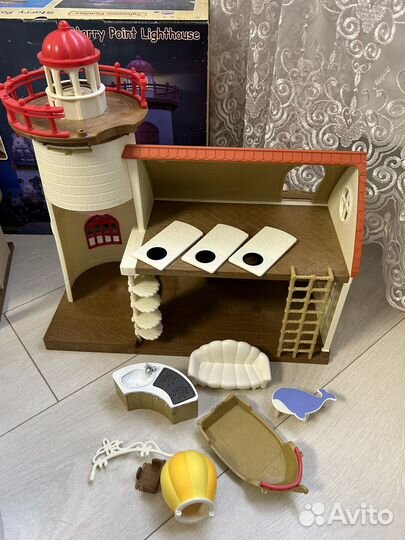 Sylvanian families домик и маяк с мебелью