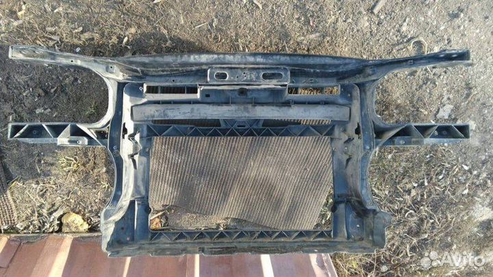 Панель передняя (телевизор) Volkswagen Touran