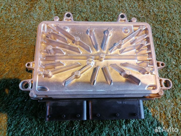 Блок управления двигателем B5254T3 31286085 Volvo