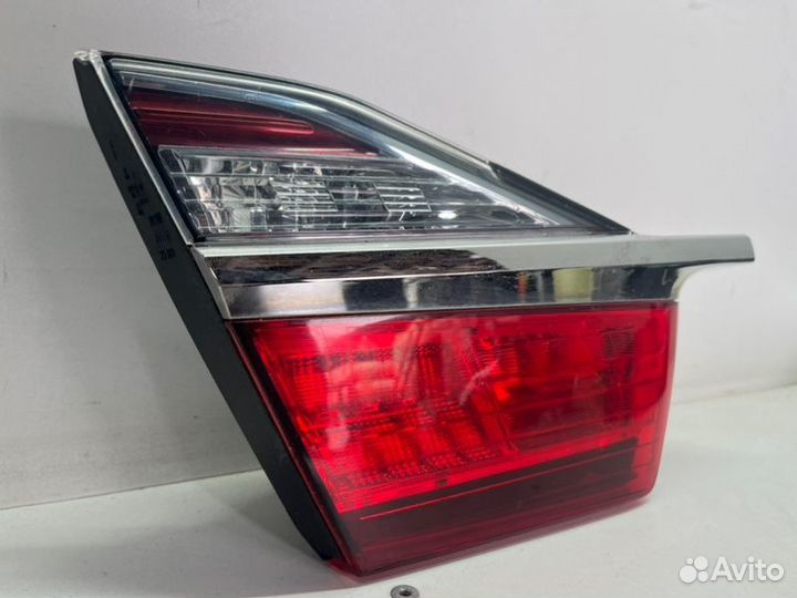 Фонарь внутренний задний левый Toyota Camry V55