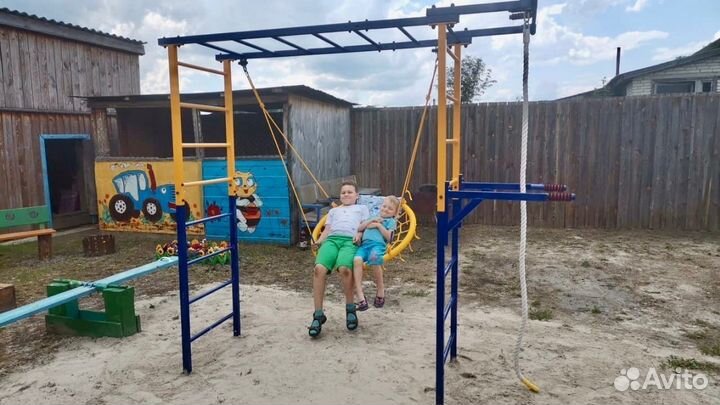 Уличная спортивная площадка