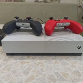 Xbox one s 2 геймпада 1tb