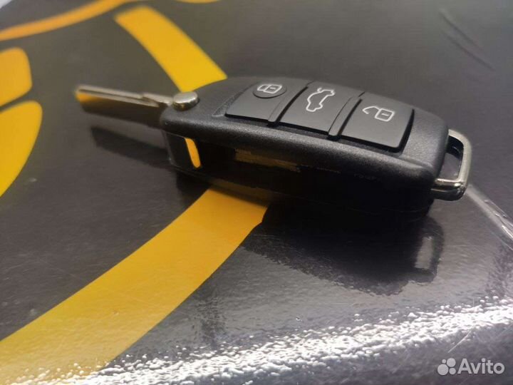 Выкидной ключ зажигания Ауди A1 Audi