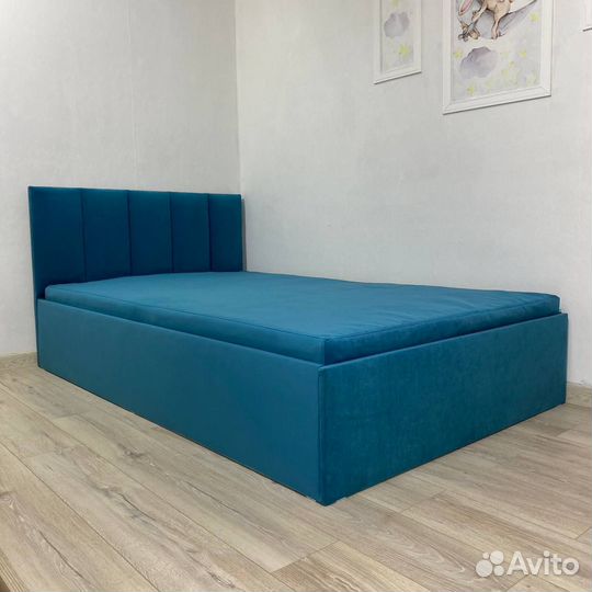 Детская кровать с мягкой спинкой