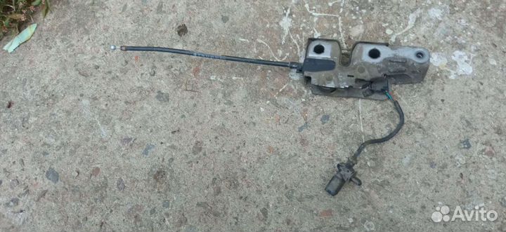 Замок капота на Шкода Йети