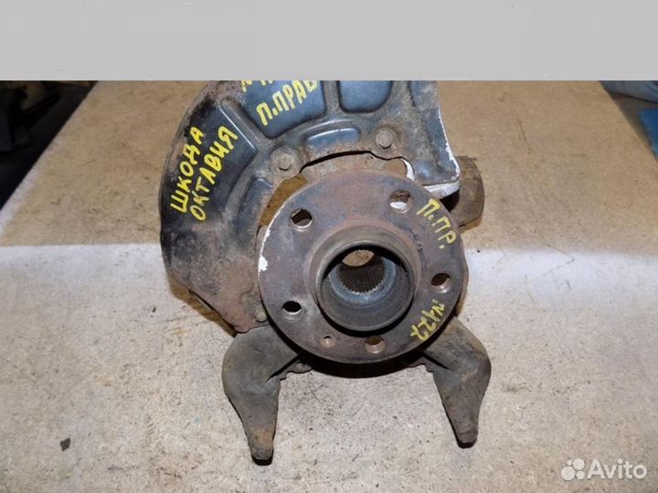 Кулак поворотный передний правый Octavia (A4 1U) 2