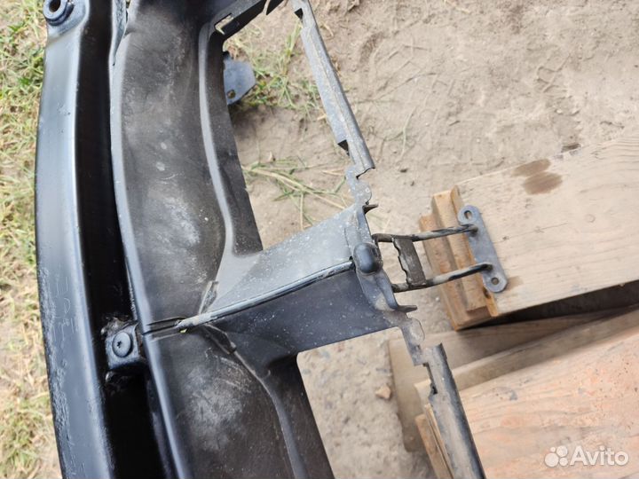 Усилитель переднего бампера бмв е90