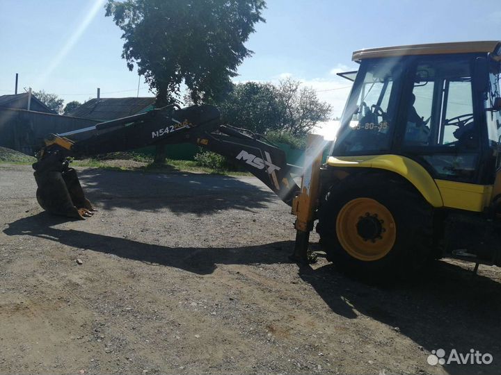 Экскаватор-погрузчик