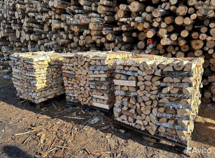 Дрова колотые с укладной в дровник