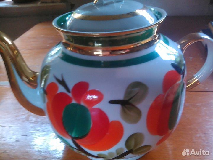 Большой-поменьше-еще чайник