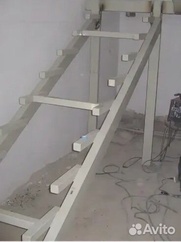 Простая лестница на металлокаркасе