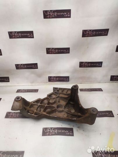 VAG Кронштейн двигателя правый VW BMR, BVE, BUZ