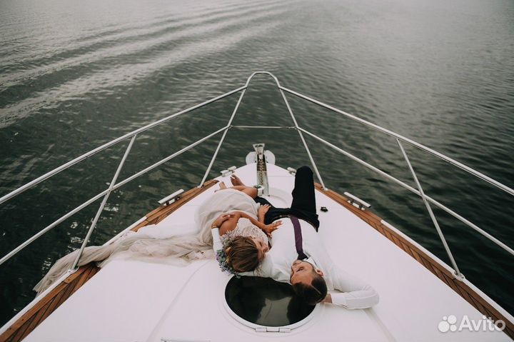 Аренда катера Яхты Развод мостов Свидание
