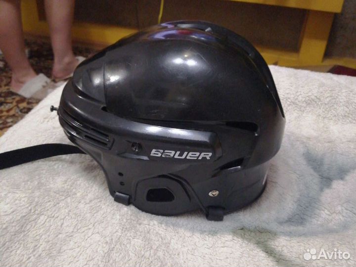 Хоккейный шлем