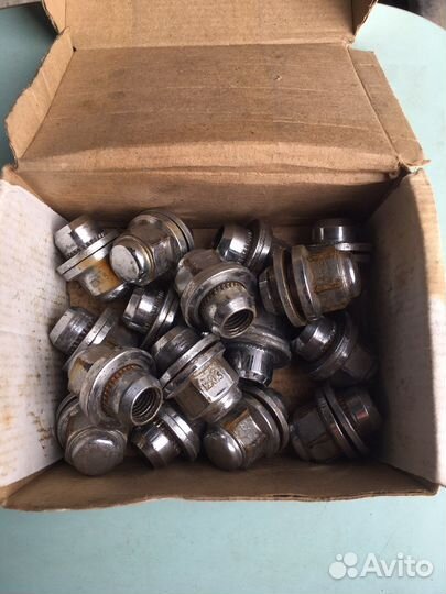 Комплект колесных гаек с шайбой m12x1.5