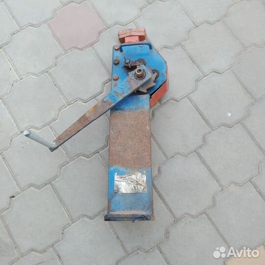 Домкрат реечный продам