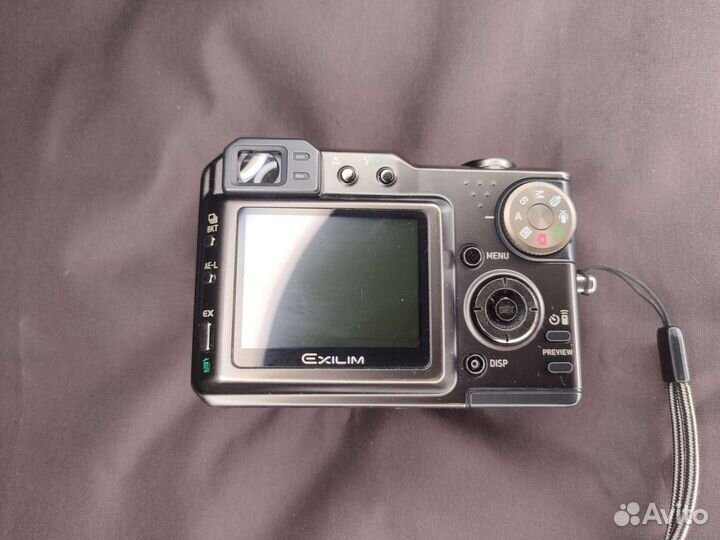 Компактный фотоаппарат Casio