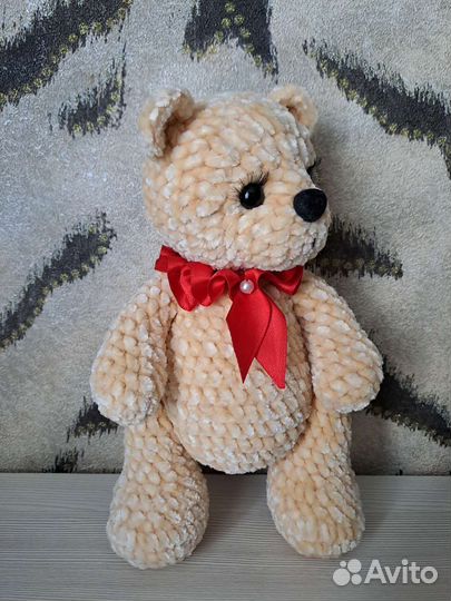 Вязаная игрушка медвежонок