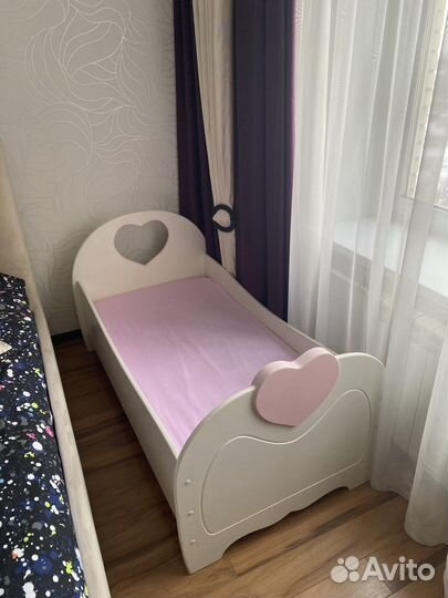 Детская кроватка с матрасом и бортиками