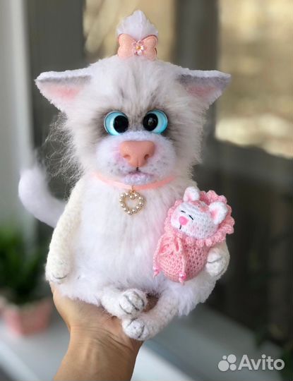 Кошечка в поисках домика. Авторская ручная работа