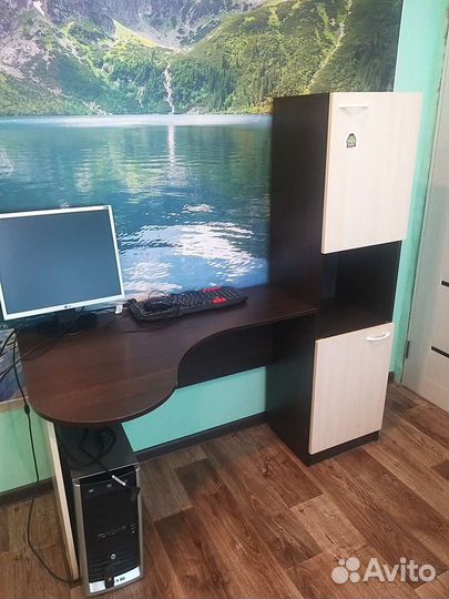 Компьютерный стол со шкафом