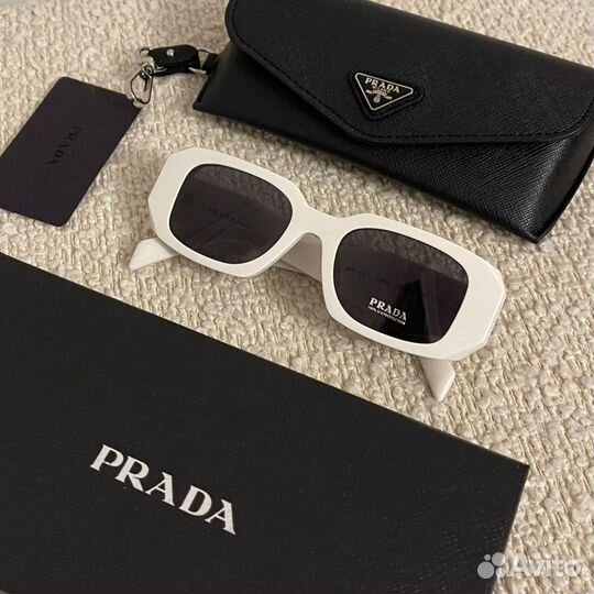 Очки Prada