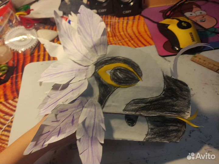 Дракон на руку из бумаги на руку птица/орёл/грифон