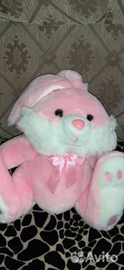 Заяц плюшевый и детские игрушки