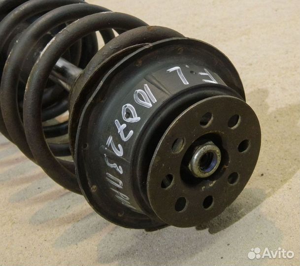 Стойка передняя VW Golf 2