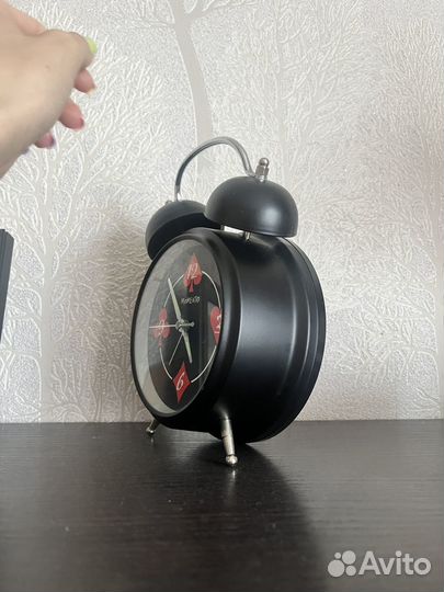 Часы будильник