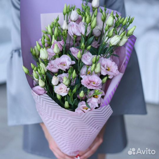 Букет из фиолетовых эустом 29 шт