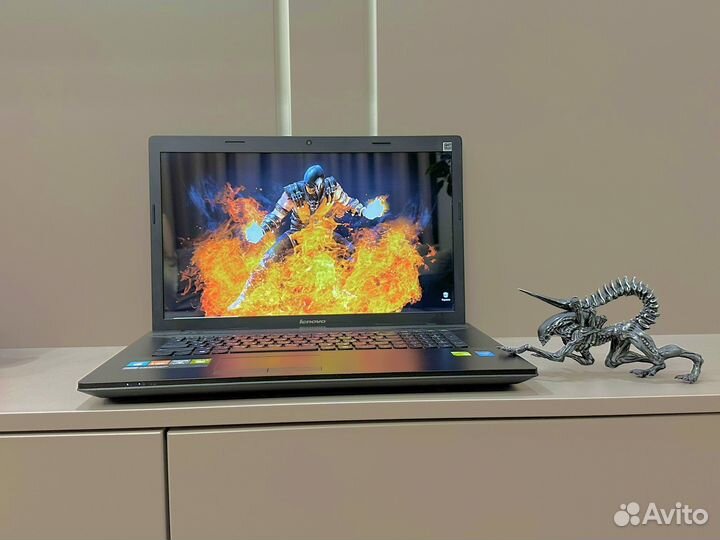 Lenovo 17.3/i3/GT720/8gb/ssd+1tb