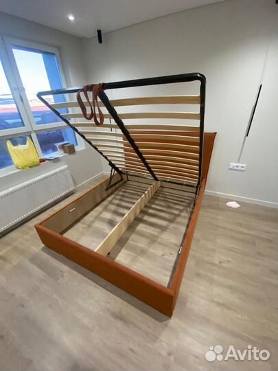 Кровать двуспальная