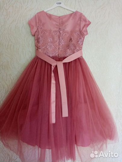 Платье праздничное на девочку