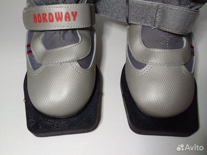 Лыжные ботинки детские 31-32 размер